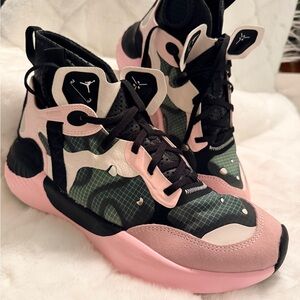 JORDAN
DELTA 3
"PINK FOAM"